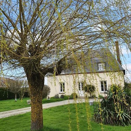 Au Petit Paradis Sainte-Gauburge-Sainte-Colombe Exterior photo